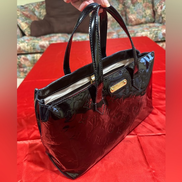 WOW POSHMARK - Louis Vuitton Beautiful Black Vernis Wilshire Shoulder Bag - Picture 4 of 16